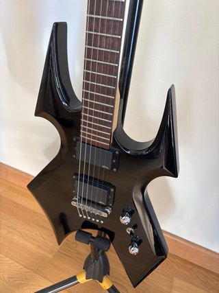 Guitarra Eléctrica B.C. Rich War Beast