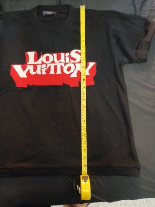 T-shirt Louis Vuitton nera autunno inverno 60€