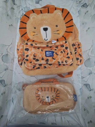 Mochila y estuche Oxford de león