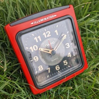 Muy raro Reloj Casio TQ-275 Illuminator Rojo