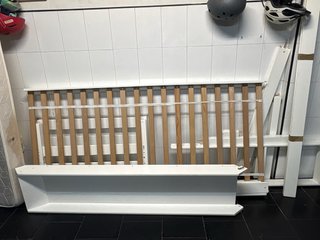 2 Camas literas,  2 Colchónes, tobogán, estantería