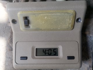 Luz interior Ford Escort Ghia con reloj digital