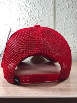 Gorra Nike Roja de rejilla Con etiqueta