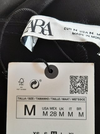Vestido negro satinado con tirantes