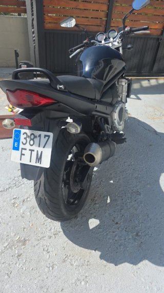 Suzuki Bandit 650 Limitada en papeles