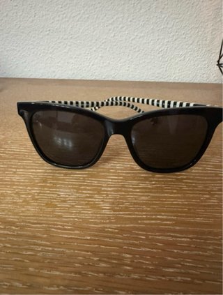 Gafas de sol Carolina Herrera patilla rayas