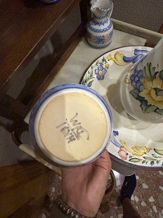 Palanganero vintage de cerámica y madera