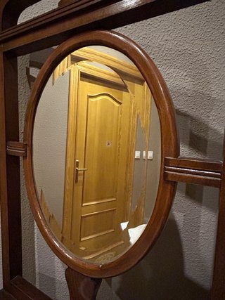 Palanganero vintage de cerámica y madera