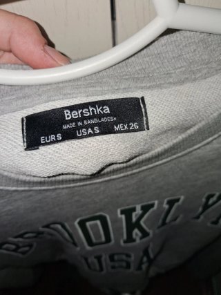 Sudadera crop top gris con cordones
