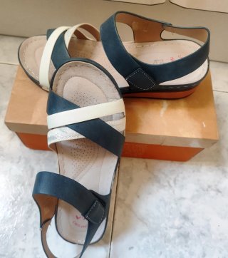 Sandalias H.A. Talla 40 Azul y Blanco
