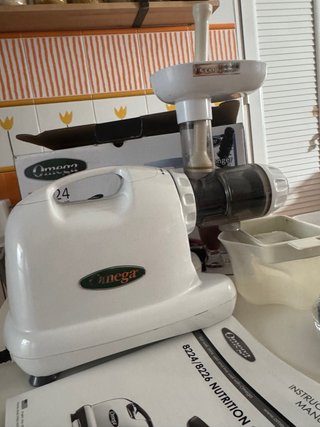 Exprimidor Omega J8224