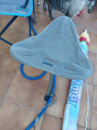 Sillas de camping plegables y sombrilla