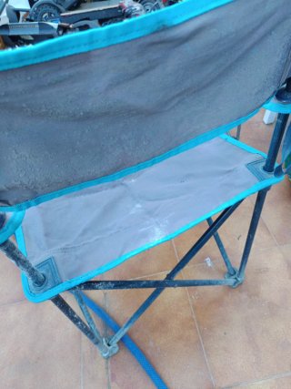 Sillas de camping plegables y sombrilla