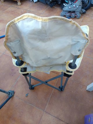 Sillas de camping plegables y sombrilla