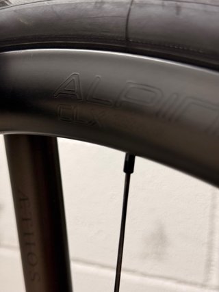Specialized Aethos Pro 2024 con Alpinist CLX II