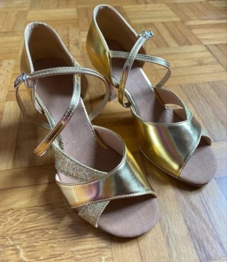 Scarpe da ballo dorate da donna