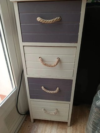 Cajonera de madera blanca y morada