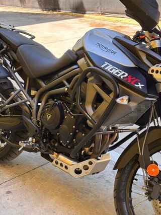 Triumph Tiger 800 XCX con 3 maletas
