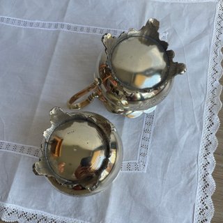 Juego de azucarero y lechera antiguos