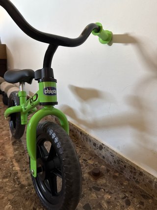 Bici de equilibrio verde para niños