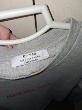 Sudadera fina gris con estampado