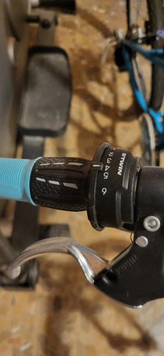 Bicicleta infantil azul con cambio