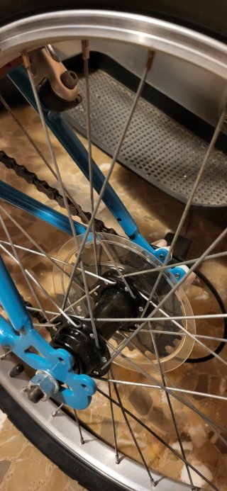Bicicleta infantil azul con cambio