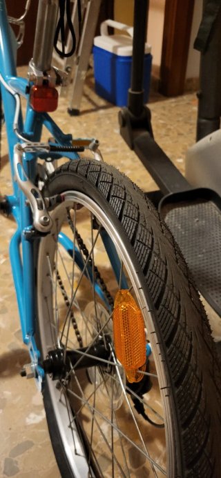 Bicicleta infantil azul con cambio