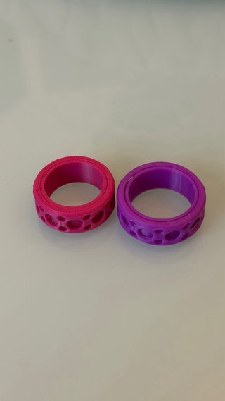 Anel antiestresse rosa e roxo