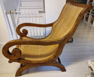 Butaca de madera maciza y ratán