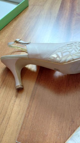 Sandalias beige tacón fino eventos