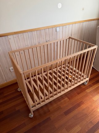 Cuna de bebé de madera Marca Mi Cuna