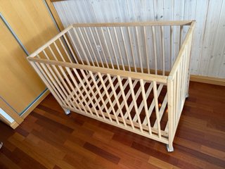 Cuna de bebé de madera Marca Mi Cuna