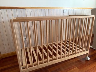 Cuna de bebé de madera Marca Mi Cuna