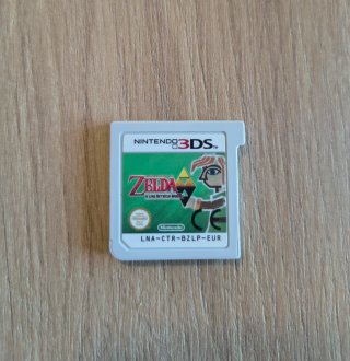 Nintendo 2DS nera con giochi e custodia