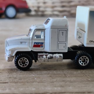 Camión Pepsi Matchbox MACK CH600
