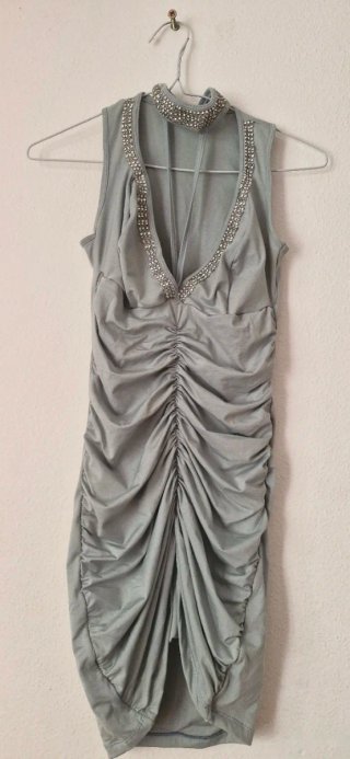 Vestido fiesta gris con pedrería