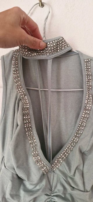 Vestido fiesta gris con pedrería