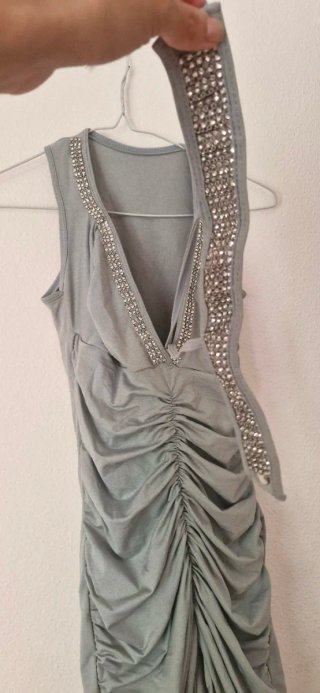 Vestido fiesta gris con pedrería