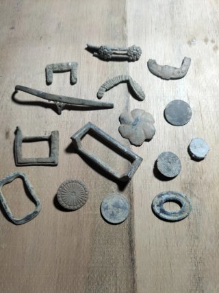 Lotto 1 di 13 oggetti antichi