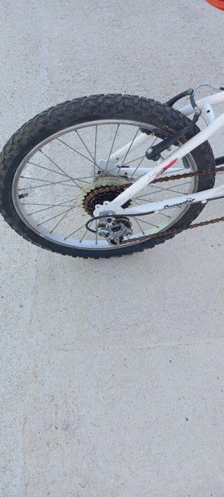 Bicicleta infantil Pomester blanca