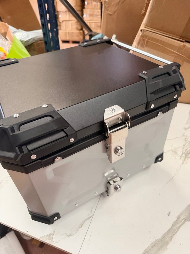 Caja superior moto aluminio