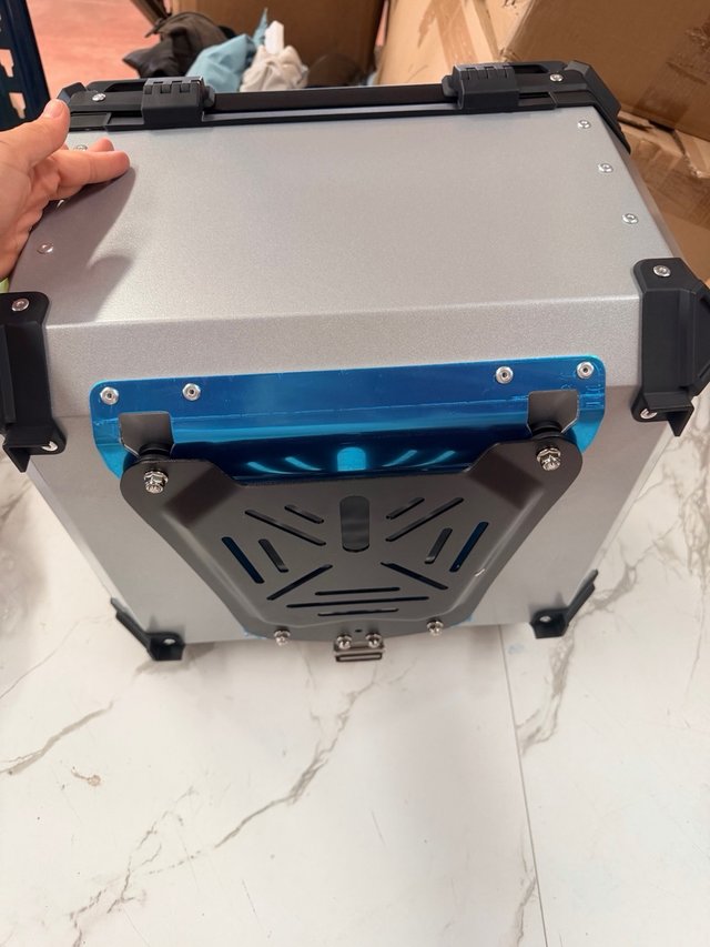 Caja superior moto aluminio