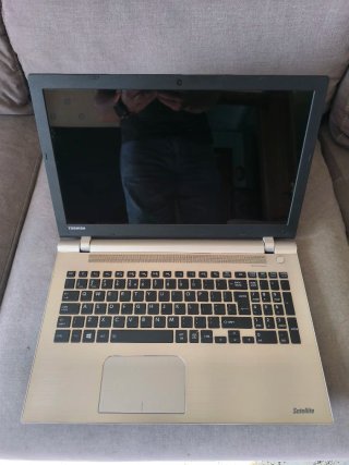 Portátil Toshiba i7, 8 Gb Ram,256 Gb SSD.Seminuevo