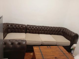 Sofá Chester de cuero marrón y beige