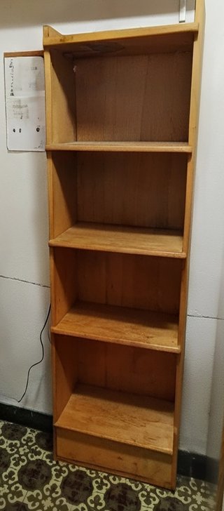 Estantería de madera