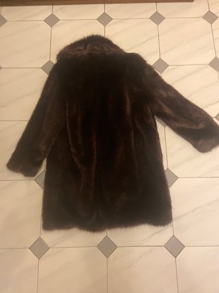 Chaquetón pelo sintético Mango burdeos