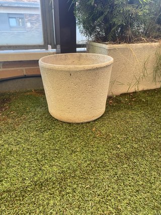 Macetero de piedra blanco para exterior