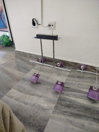 Lámparas de salón moradas y plateadas