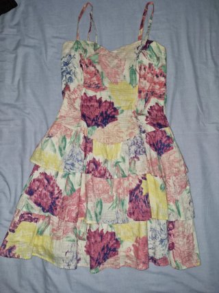 Vestido estampado con volantes